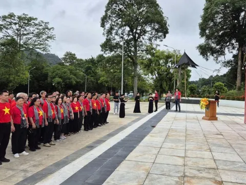 Lễ chào cờ xúc động của đại biểu trí thức TP.HCM ở Tân Trào