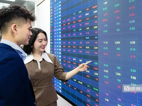 VN-Index điều chỉnh nhẹ, chuyên gia khẳng định "uptrend" chưa kết thúc
