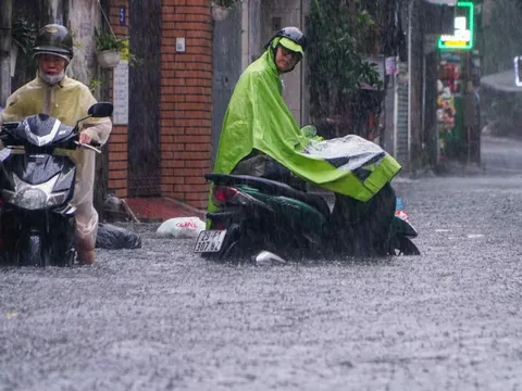 Học sinh, sinh viên Hà Nội và nhiều tỉnh nghỉ học do mưa lớn sau bão Bualoi