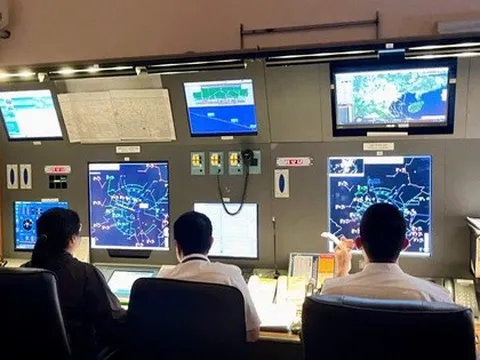 Mưa dông dữ dội kéo dài ngày 30-9 ảnh hưởng nghiêm trọng đến hoạt động bay