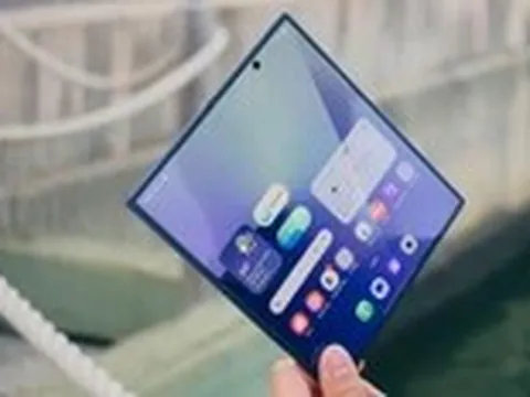 Flagship hiện đại: Sao lại không thể gập?