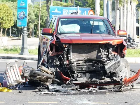 Tai nạn liên hoàn giữa ngã tư trung tâm Đà Nẵng, hiện trường có 1 xe máy, 4 ô tô