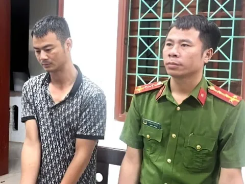 Tạm giữ người đánh, bắt tài xế xe buýt quỳ giữa đường