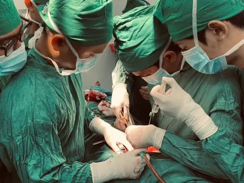 Bệnh viện tỉnh cứu sống thanh niên bị tai nạn vỡ tim