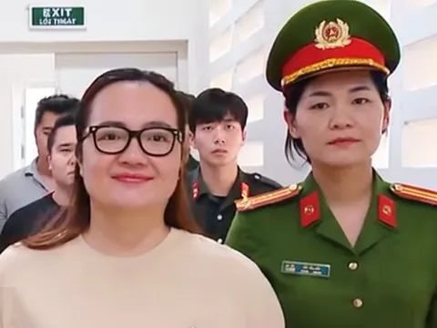 Bà Hoàng Hường khai gì tại cơ quan công an sau khi bị khởi tố?