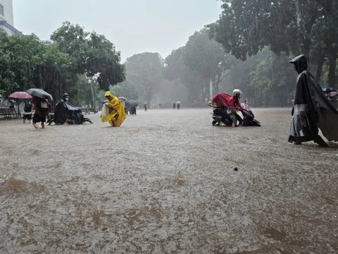 Trường học ở Hà Nội sẽ linh hoạt hình thức dạy học để ứng phó với bão số 11
