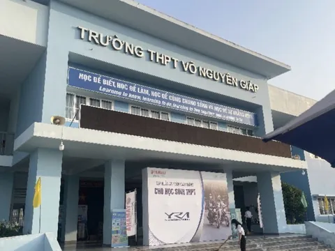 Thầy giáo bóp cổ đồng nghiệp vì bị… nhắc nhở