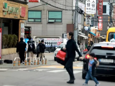 Sốc với hàng trăm 'lò luyện' tiếng Anh mầm non ở Hàn Quốc: Học 6 tiếng/ngày, thi và viết luận