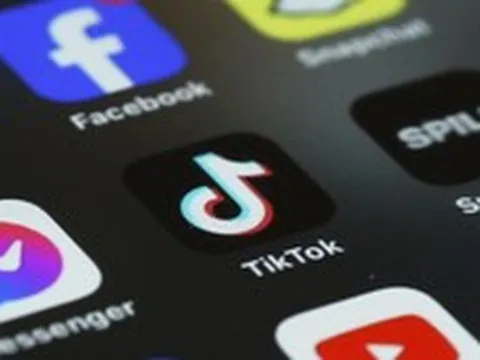 Ý: Hàng loạt phụ huynh kiện Facebook, Instagram, TikTok 'đầu độc' tinh thần trẻ em