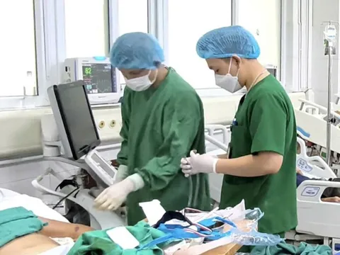 Bộ Y tế đề xuất tăng phụ cấp đặc thù có tác động khoảng 640.000 cán bộ, nhân viên y tế