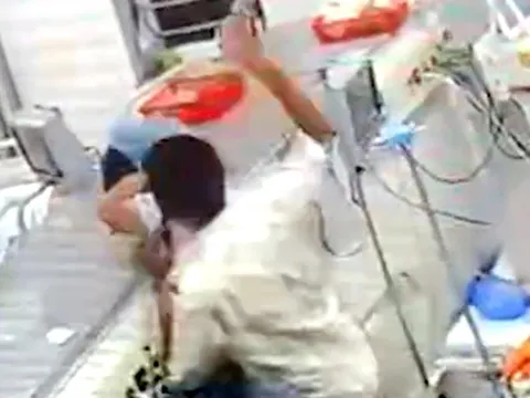 Người đàn ông tát liên tục vào đầu nữ điều dưỡng Bệnh viện Đa khoa Vũng Tàu