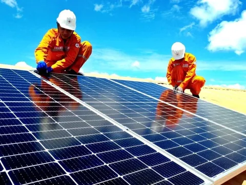 Hộ gia đình lắp điện mặt trời được vay vốn tới 40 triệu đồng