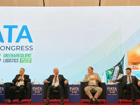 Việt Nam có hơn 42.000 km sông ngòi, 3.260 km bờ biển nhưng vận tải đường thủy lại chỉ được đầu tư rất ít