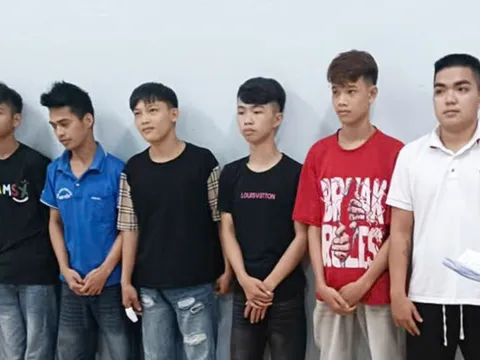 Bắt nhóm thanh thiếu niên gây rối trật tự công cộng, vô cớ dùng dao tấn công người đi đường