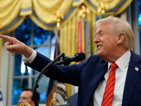 Ông Trump ký thỏa thuận với Hãng dược AstraZeneca: Giảm giá thuốc đổi miễn thuế