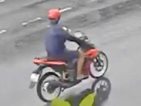 Vờ mượn điện thoại của chủ quán rồi bỏ chạy, bị công an bắt sau 15 giờ