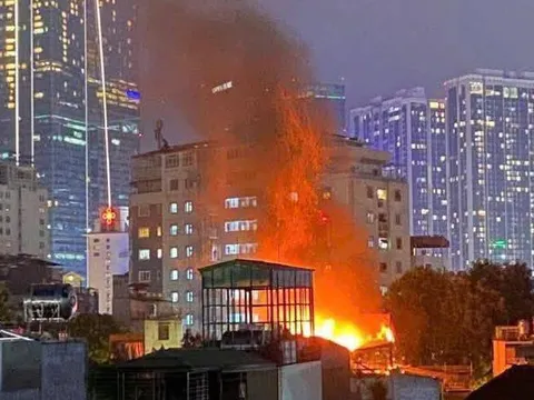 Bắt người đàn ông hai lần đốt rác trên sân thượng, gây cháy lan sang nhà hàng xóm