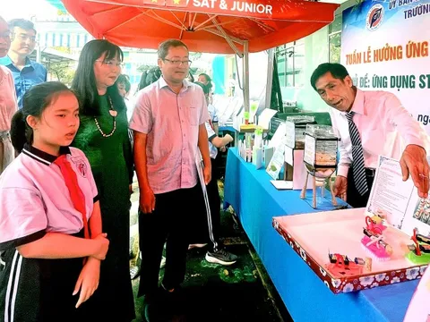 Thầy cô tiểu học ở TP.HCM dạy học bằng công nghệ, học trò 'học mà chơi, chơi mà giỏi'