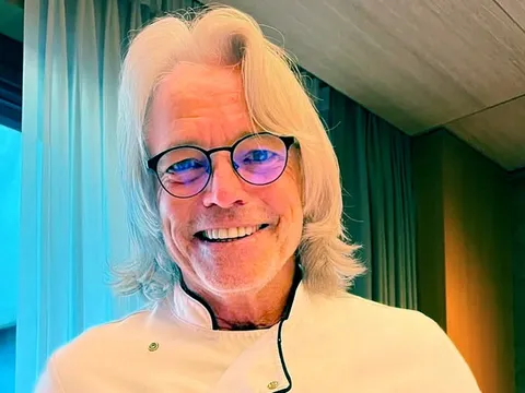 'Thánh Liêm' Leslie Gilliams nấu phở Việt Nam mà thấy cứ sai sai