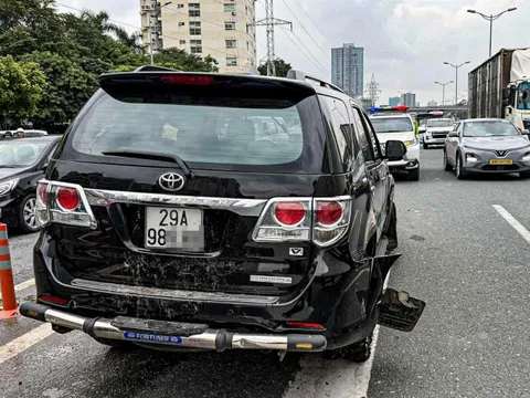 Xe vỡ nát 2 lốp chạy ngược chiều ở đường trên cao: Tài xế nồng độ cồn gấp 3 lần 'kịch khung'