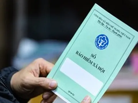 Sinh năm 1973, tham gia BHXH tự nguyện 1 năm rồi chuyển sang BHXH bắt buộc, tính lương hưu thế nào?