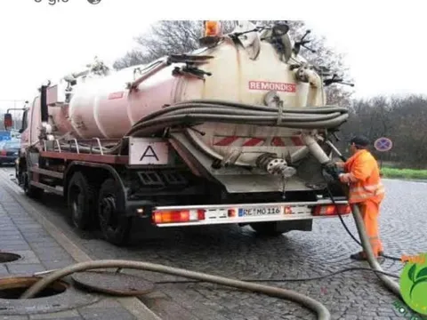 Hút hầm cầu lấy 19 triệu đồng, công ty nói 'vừa mua phải bán', luật sư nói nhiều nghi vấn