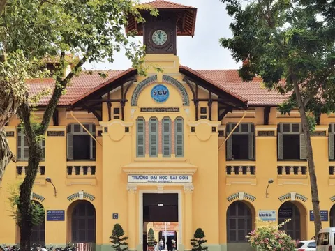 Sinh viên sư phạm năm 3 vẫn chưa nhận được hỗ trợ sinh hoạt phí, trường nói 'đang chờ'