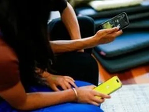 EU tính cấm thiếu niên dưới 16 tuổi sử dụng mạng xã hội