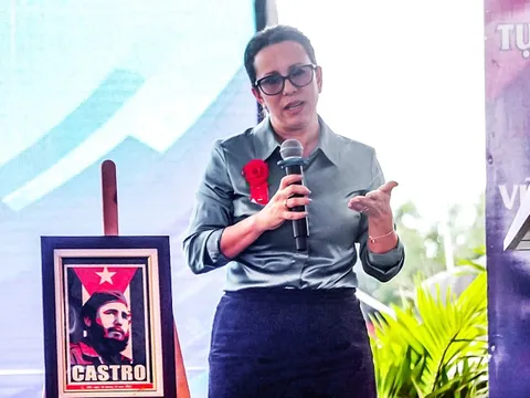 Trường cao đẳng tặng học bổng tỉ đồng cho sinh viên Cuba