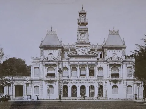 Ngắm ảnh Nhà hát, UBND TP.HCM, sông Sài Gòn do bác sĩ người Hungary chụp hơn 100 năm trước