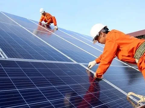 Chi khoảng 2 triệu mua tấm pin mặt trời 570Wp: Mỗi tháng, gia đình Hà Nội tiết kiệm được bao nhiêu tiền?