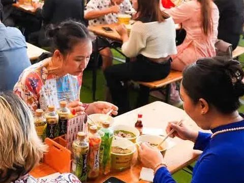 Tô phở mở đầu câu chuyện