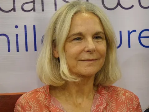 Các tiểu thuyết tình yêu bao giờ cũng viết về sự không chung thủy