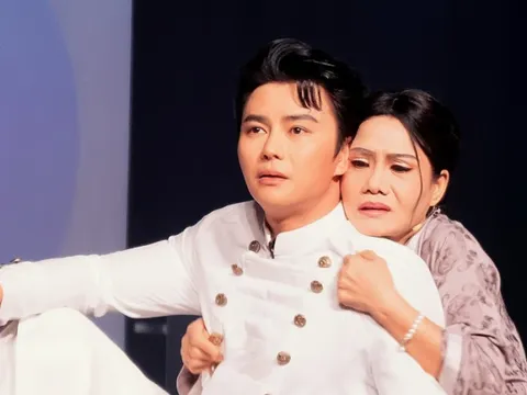Tiếc với Bút máu