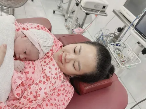 Nhiều bà mẹ vừa sinh đã bị chào mời mua sữa công thức