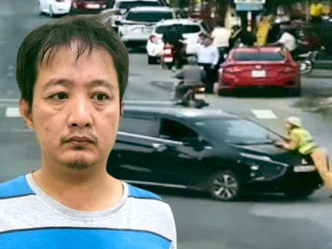 Tạm giữ tài xế hất thiếu tá cảnh sát giao thông lên ca pô xe ô tô