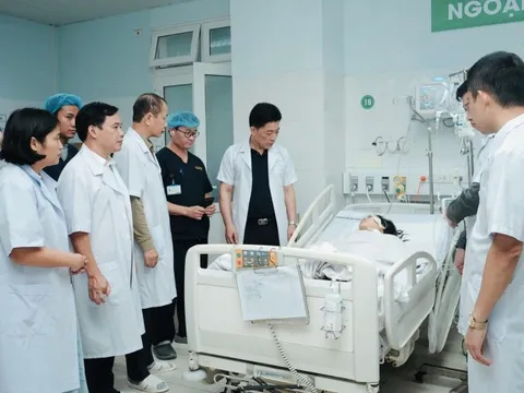 Chi tiết hành động của các nữ điều dưỡng giành bệnh nhi từ tay kẻ cầm dao truy sát