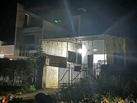 Nghi do mâu thuẫn tình cảm, 2 người bị chém trọng thương, nghi phạm đang bỏ trốn