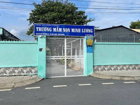 Phụ huynh bức xúc vì trường gộp lớp, dời phòng học trẻ mầm non, địa phương nói gì?