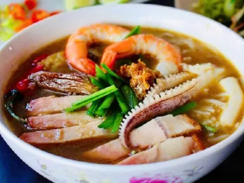 Bún mắm, bún chả, bánh tằm bì bỗng nhiên đông khách bởi xu hướng 'ăn theo...'