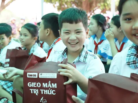 'Gieo mầm tri thức' đến với học sinh xã Bảo Thạnh, Vĩnh Long