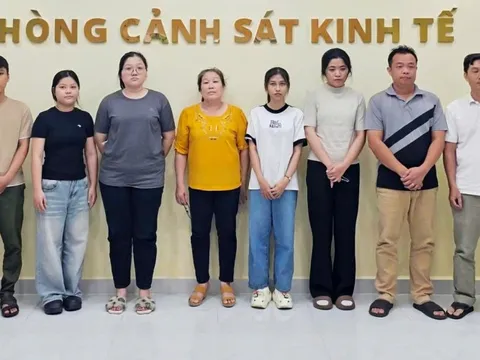 Đường dây sản xuất gần 20.000 chai nước hoa giả thương hiệu nổi tiếng