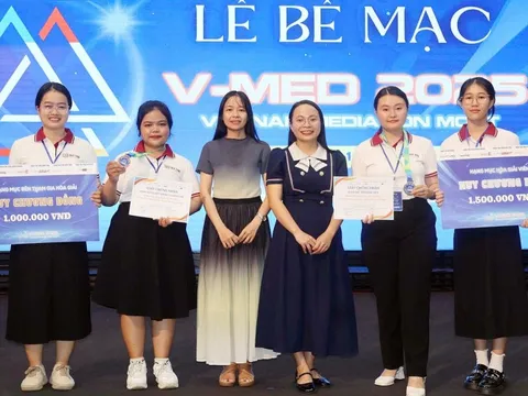 SV Luật ĐH Duy Tân giành huy chương bạc và đồng tại cuộc thi hòa giải thương mại