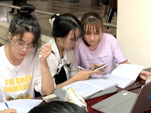 Giờ học bắt đầu từ 6h30, thậm chí 6h, có phù hợp sinh viên ngày nay?