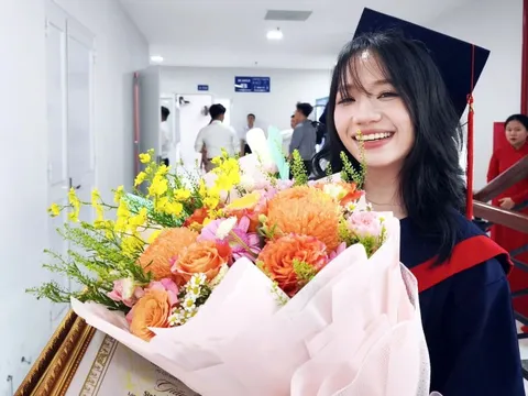 Từ bỏ đại học sang cao đẳng, sinh viên TP.HCM thành thủ khoa toàn khóa