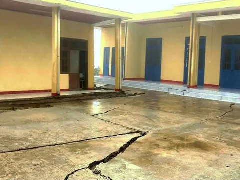 Nền nứt toác, sụt lún, điểm trường miền núi Đà Nẵng nguy cơ sập