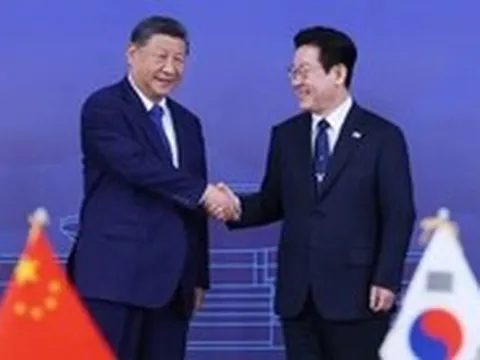 Ông Tập tặng điện thoại Xiaomi cho Tổng thống Hàn Quốc