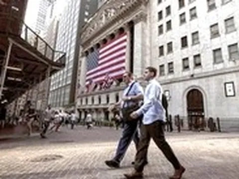 Nvidia đạt 5.000 tỉ USD, giới đầu tư thận trọng