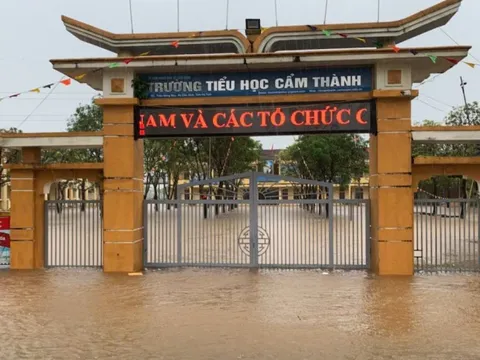 Hà Tĩnh vẫn còn hơn 18.000 học sinh nghỉ học, hồ Kẻ Gỗ đang xả tràn lưu lượng 300m³/s