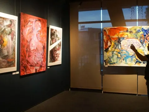 Hi.69 của họa sĩ Đức Giang và Hoàng Võ